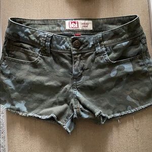 Camo low rise shorts